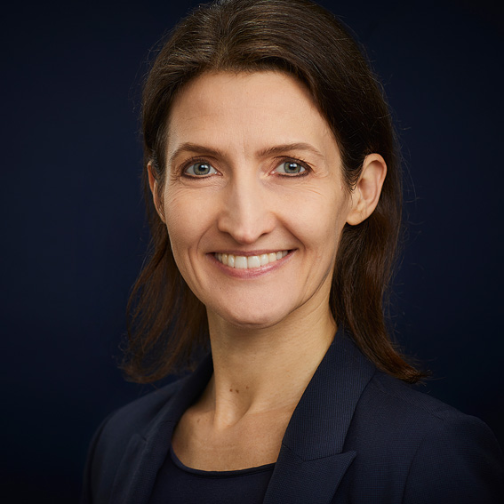 Portraitfoto von Frau Honermann